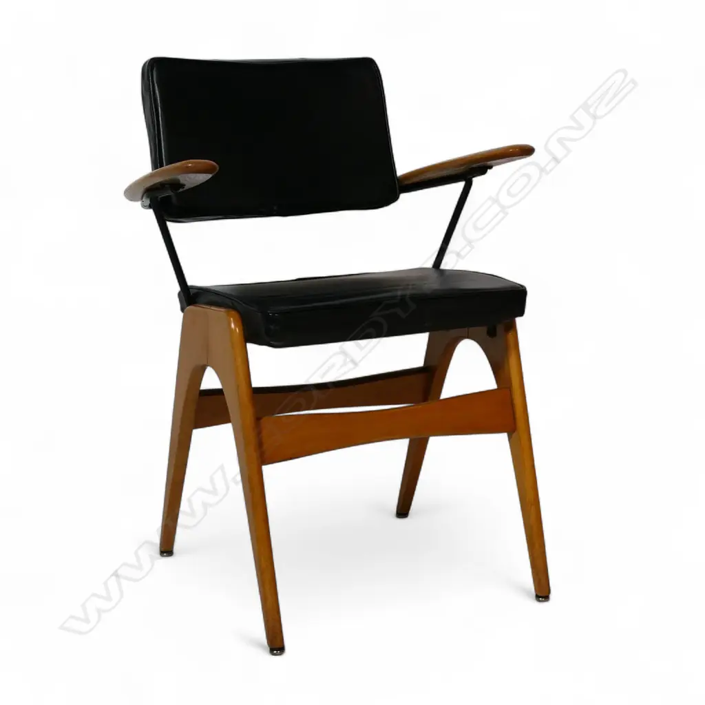 A Fred Lowen 'Fler' Executive chair, Image 1++