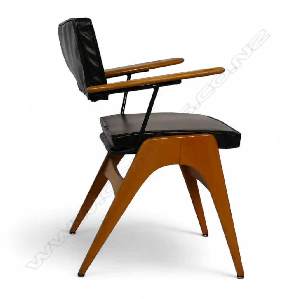 A Fred Lowen 'Fler' Executive chair, Image 1++