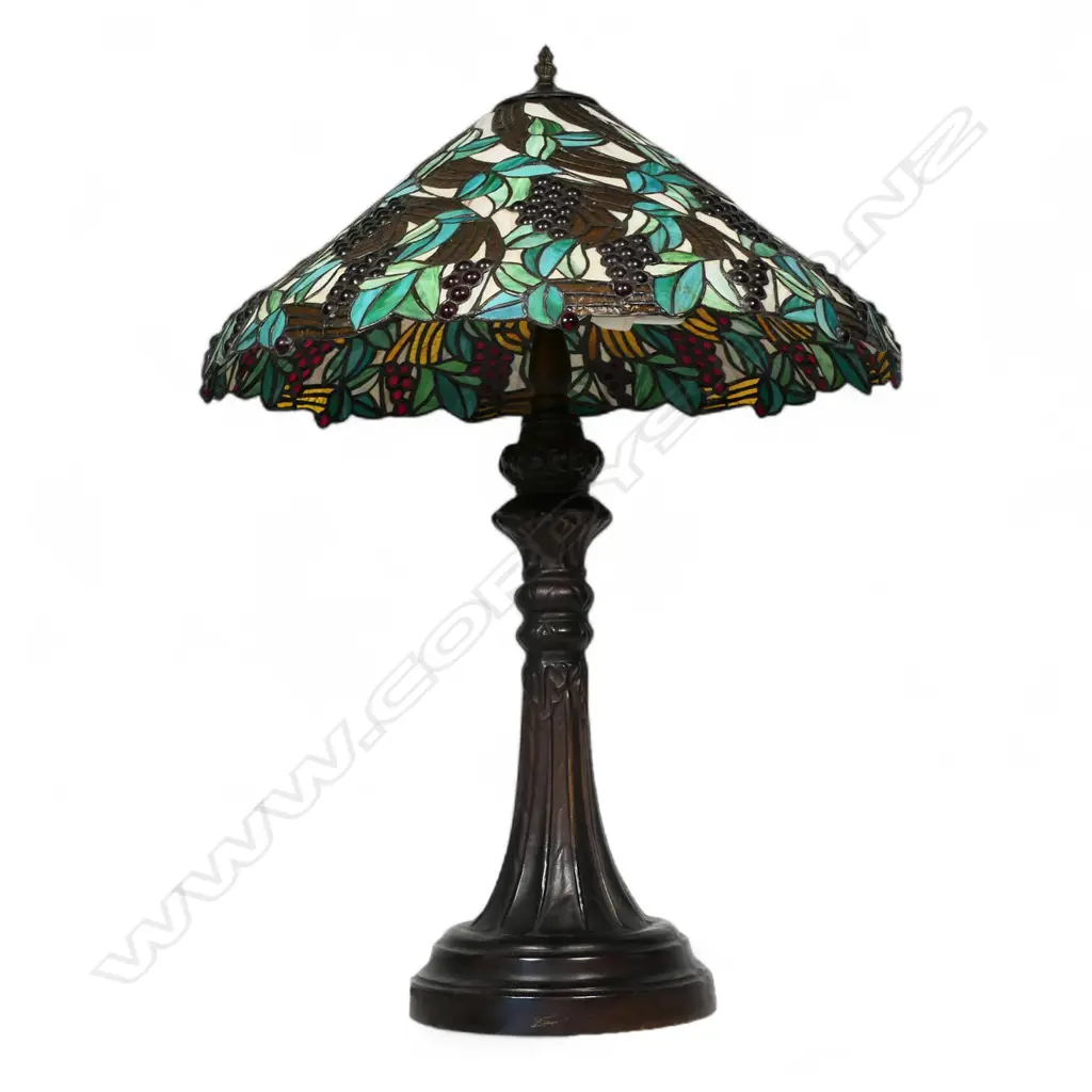 A late 20thC Tiffany style leadlight stained glass table lamp, Image 1++