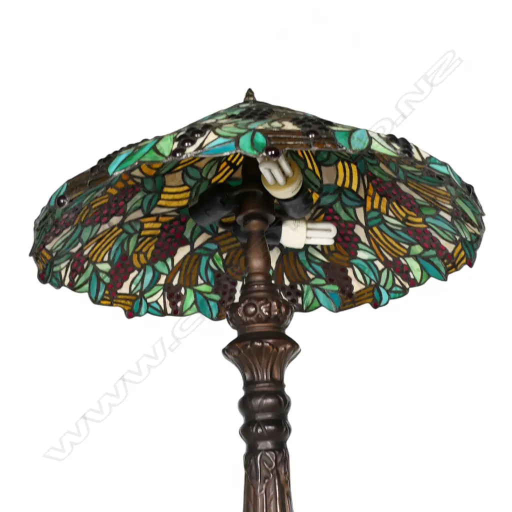 A late 20thC Tiffany style leadlight stained glass table lamp, Image 1++