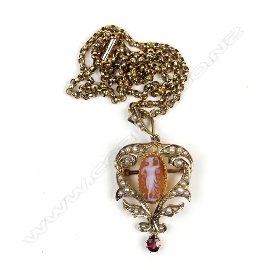 An Edwardian 9ct gold Art Nouveau pendant