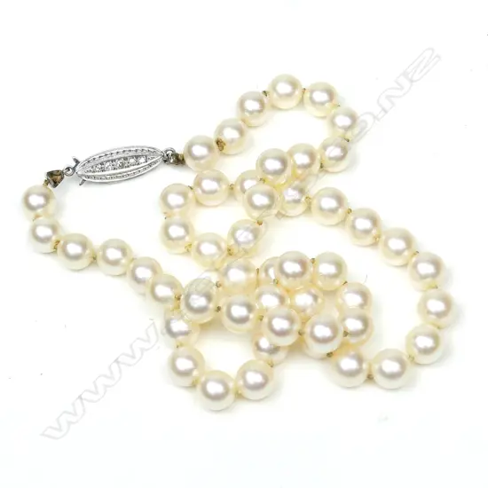 A cultured pearl necklace