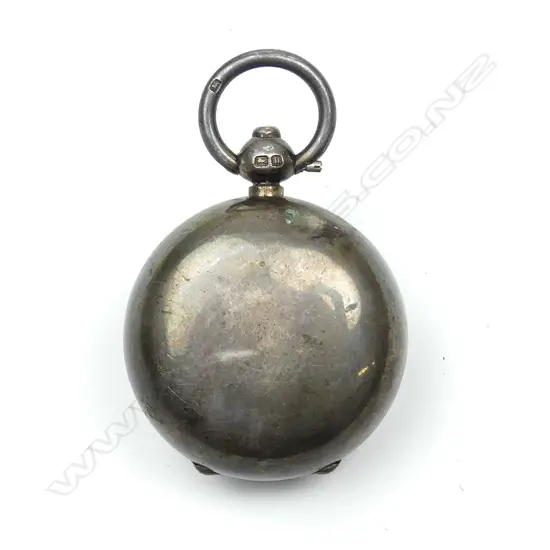 A silver sovereign case