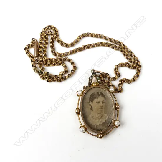 A c.1900 9ct. rose gold pendant locket on chain