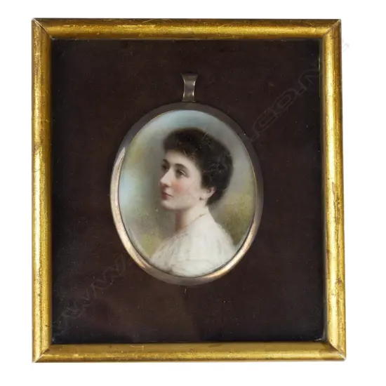An early 20thC hand painted portrait miniature