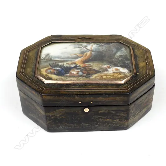 A 19thC horn box with painted lid panel