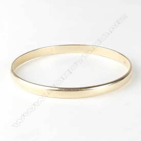 A 9ct gold bangle