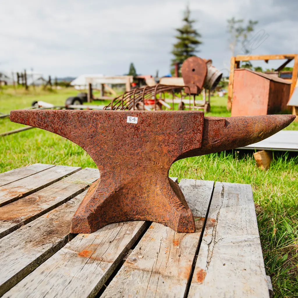 A large Peter Wright of England blacksmith's anvil, Image 1++
