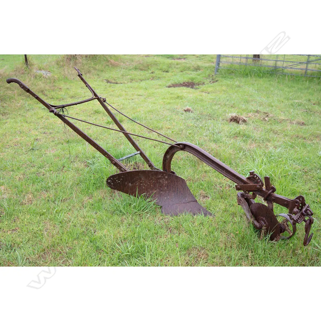 Cast iron right-hand Ploughs, Image 1++