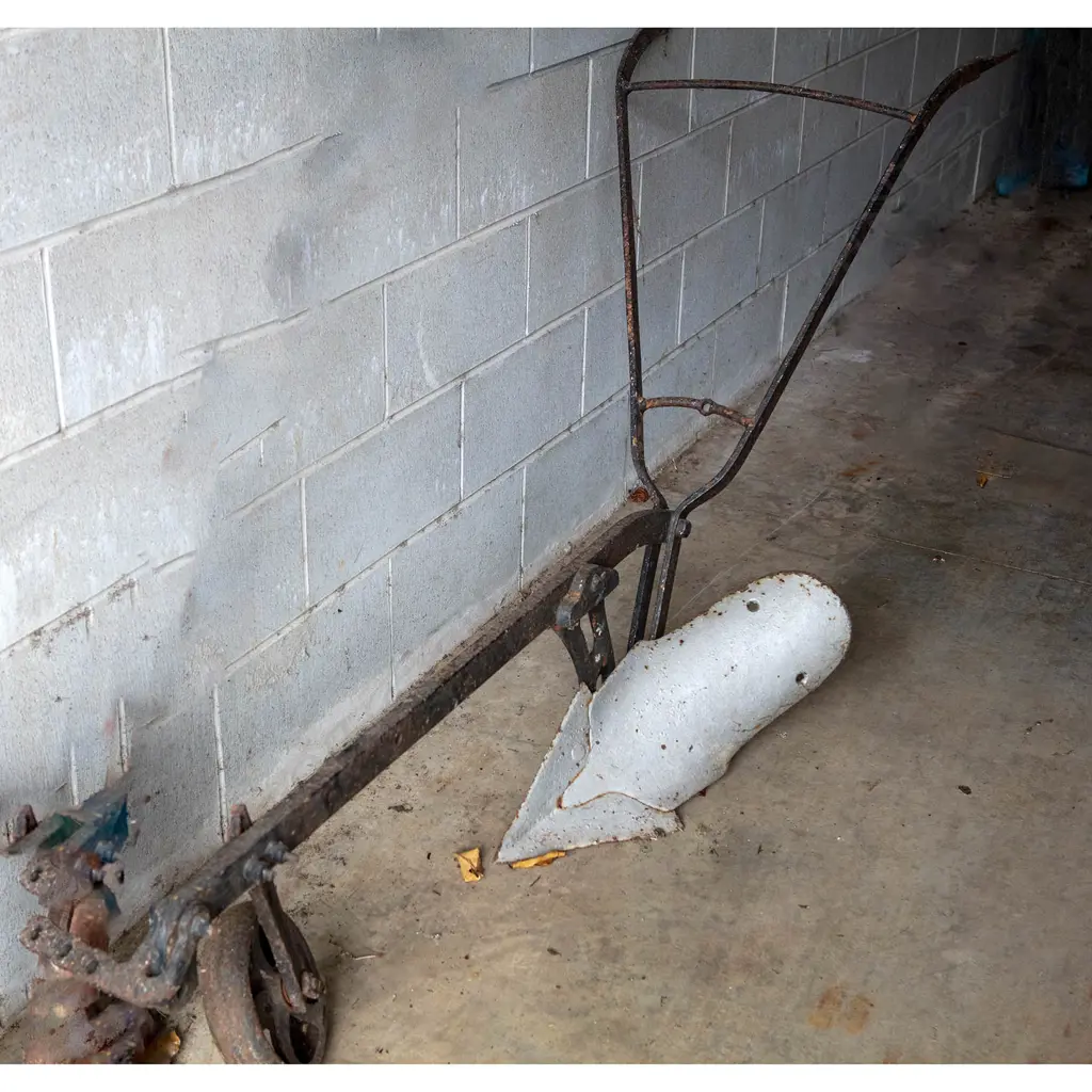 Steel left-hand share Ploughs, Image 1++