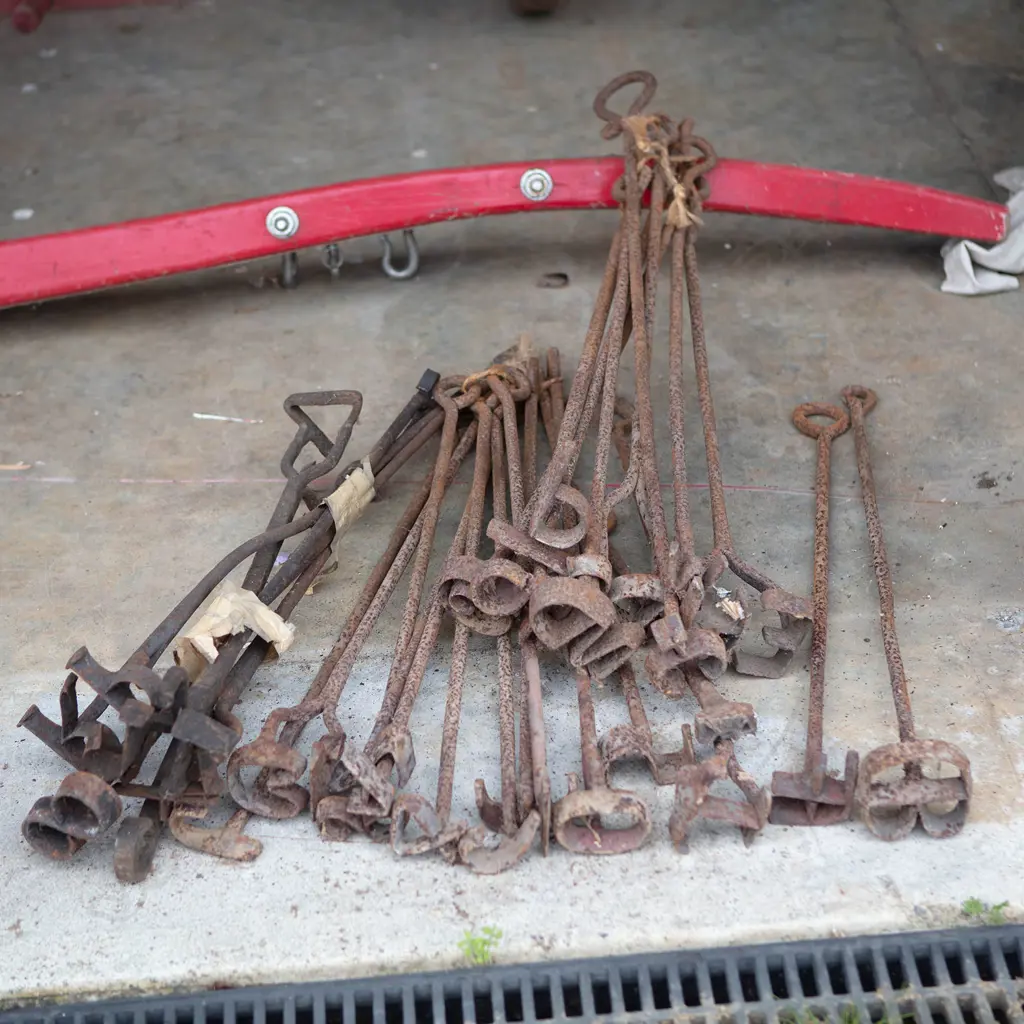 Approximately 28 fire branding irons, Image 1++