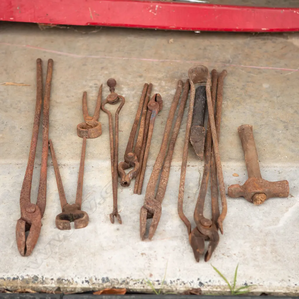 Approximately ten Forge hand tools, Image 1++