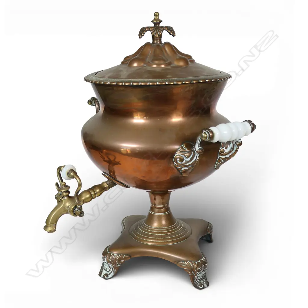A Victorian copper samovar, Image 1++