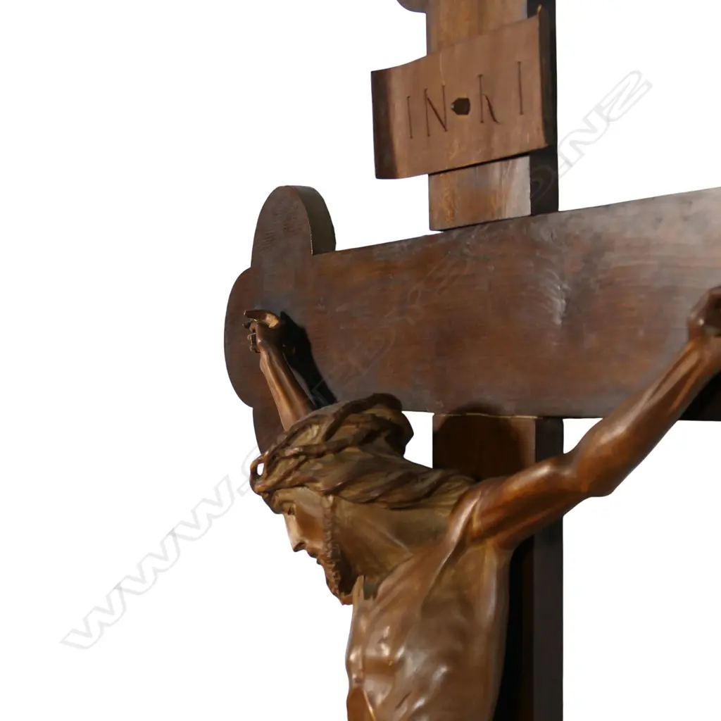 A large and impressive Continental oak crucifix, Image 1++