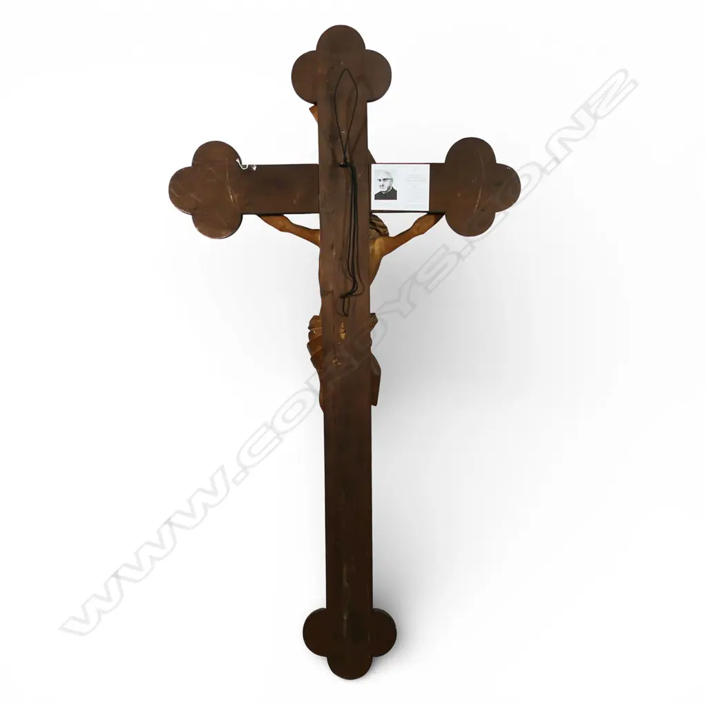 A large and impressive Continental oak crucifix, Image 1++