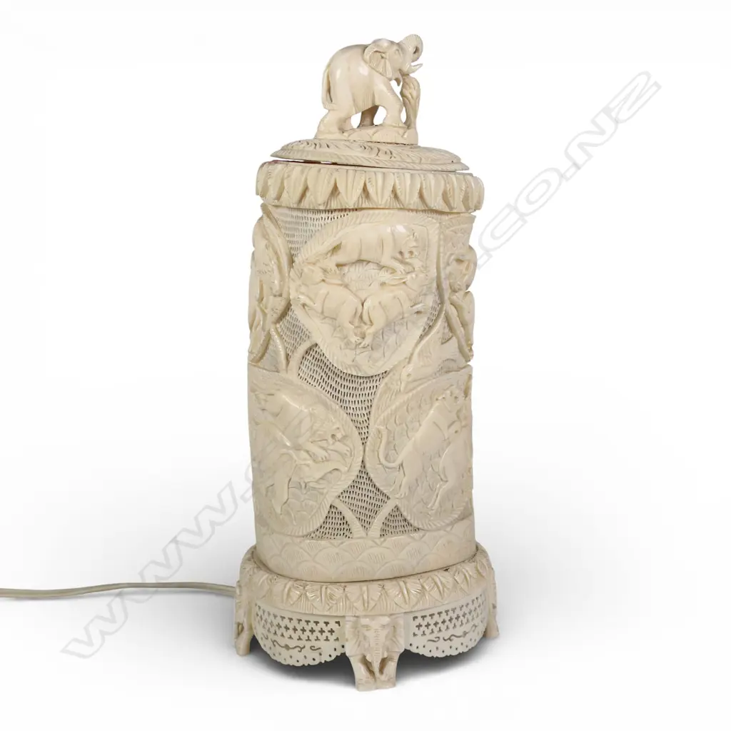 A vintage ivory lamp, Image 1++
