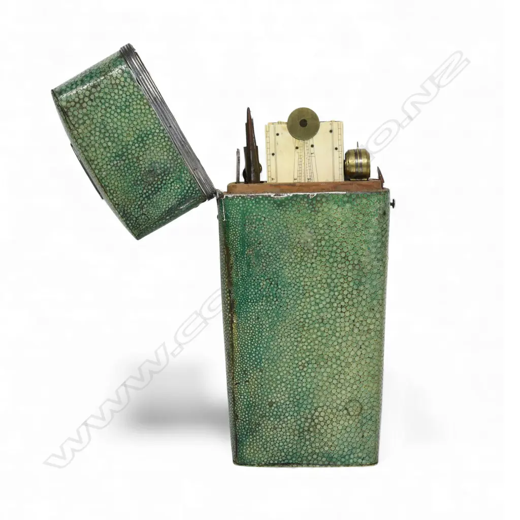 An Early 19thC shagreen cased drawing instrument set, Image 1++