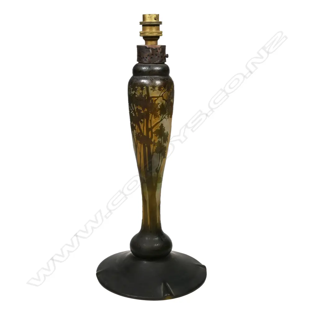 A c.1900 French cameo glass table lamp, Image 1++