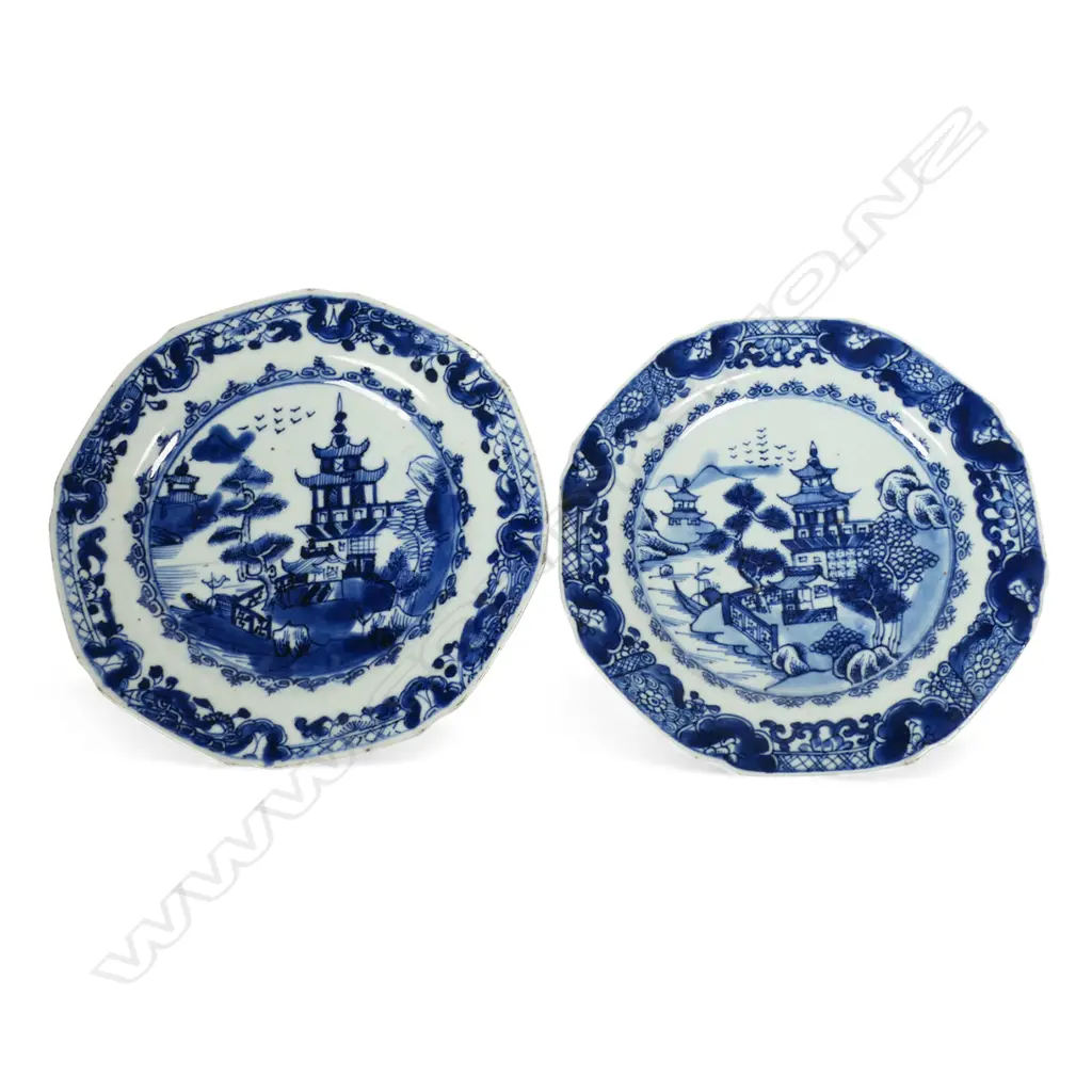 A pair of 17th/18thC Chinese export blue and white plates, Image 1++