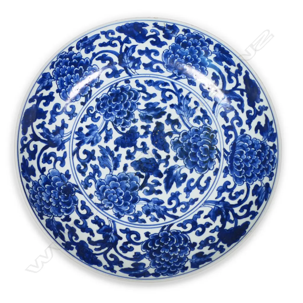 An 19thC Chinese blue and white charger, Image 1++