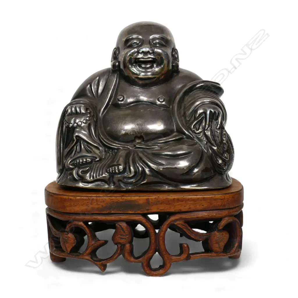 A vintage Oriental silver seated buddha, Image 1++