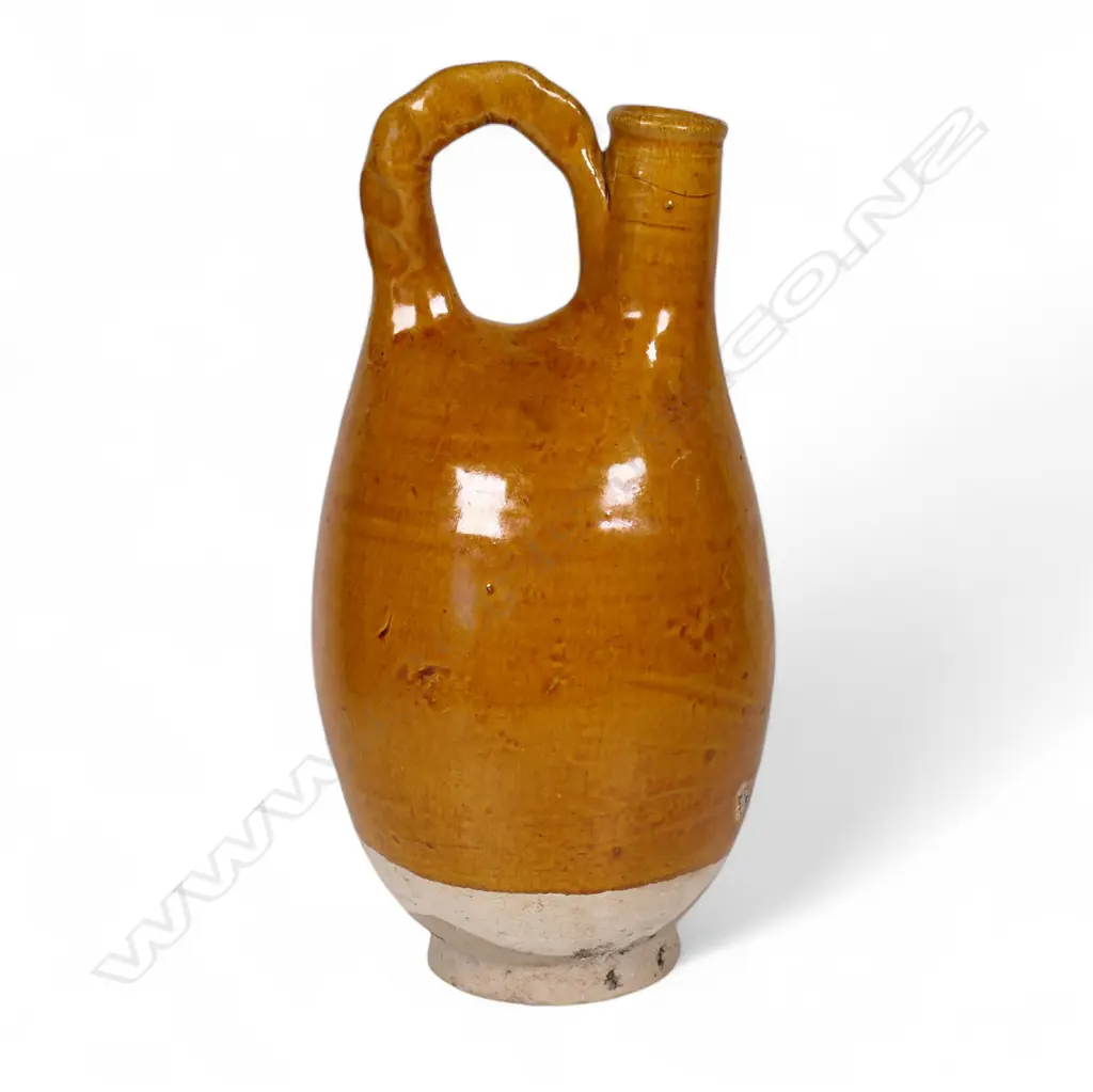 A reputedly old Chinese Liao dynasty wine flask, Image 1++