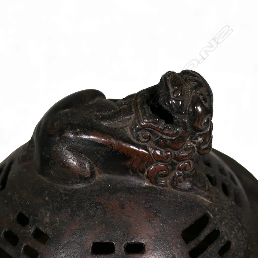 A Chinese Mind bronze tripod censer, Image 1++