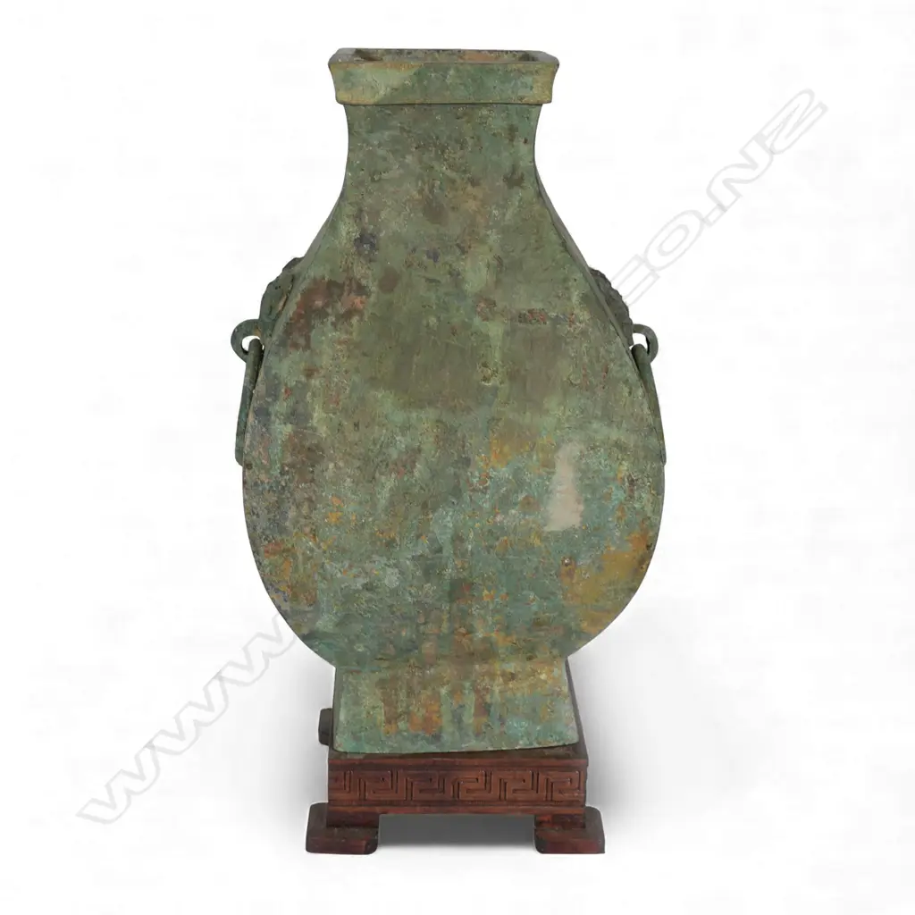 An old Chinese bronze vase, Image 1++