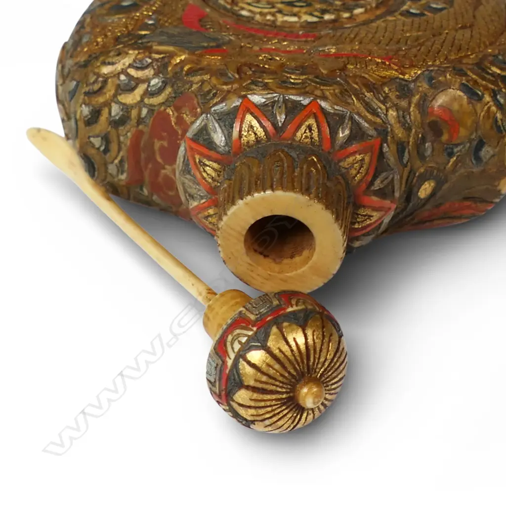 A late Meiji period ivory snuff bottle, Image 1++