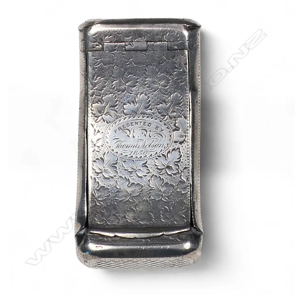 A late George III silver snuff box, Image 1++