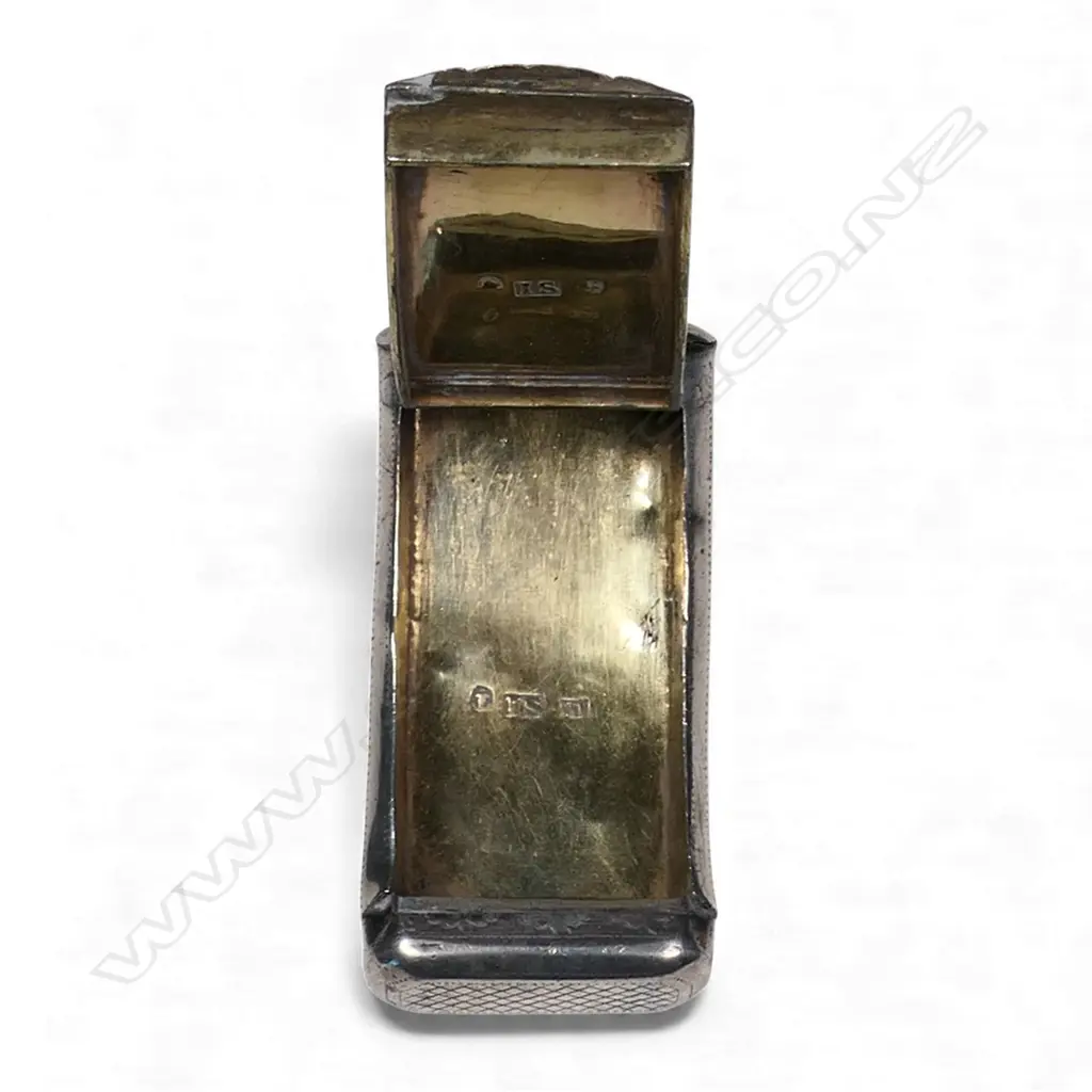 A late George III silver snuff box, Image 1++