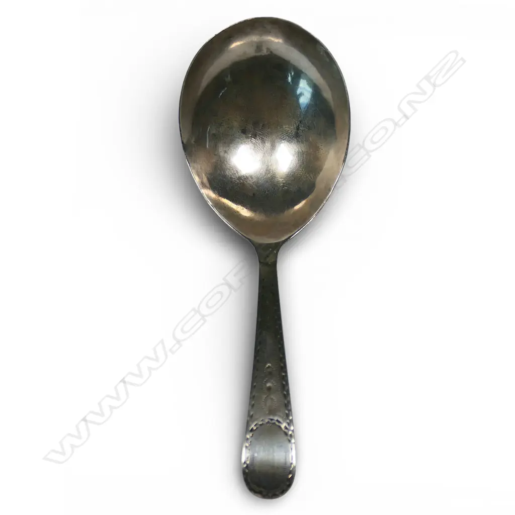 A George III silver bright cut caddy spoon, Image 1++
