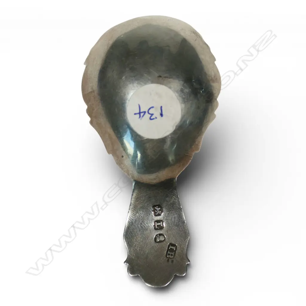A George III silver caddy spoon, Image 1++