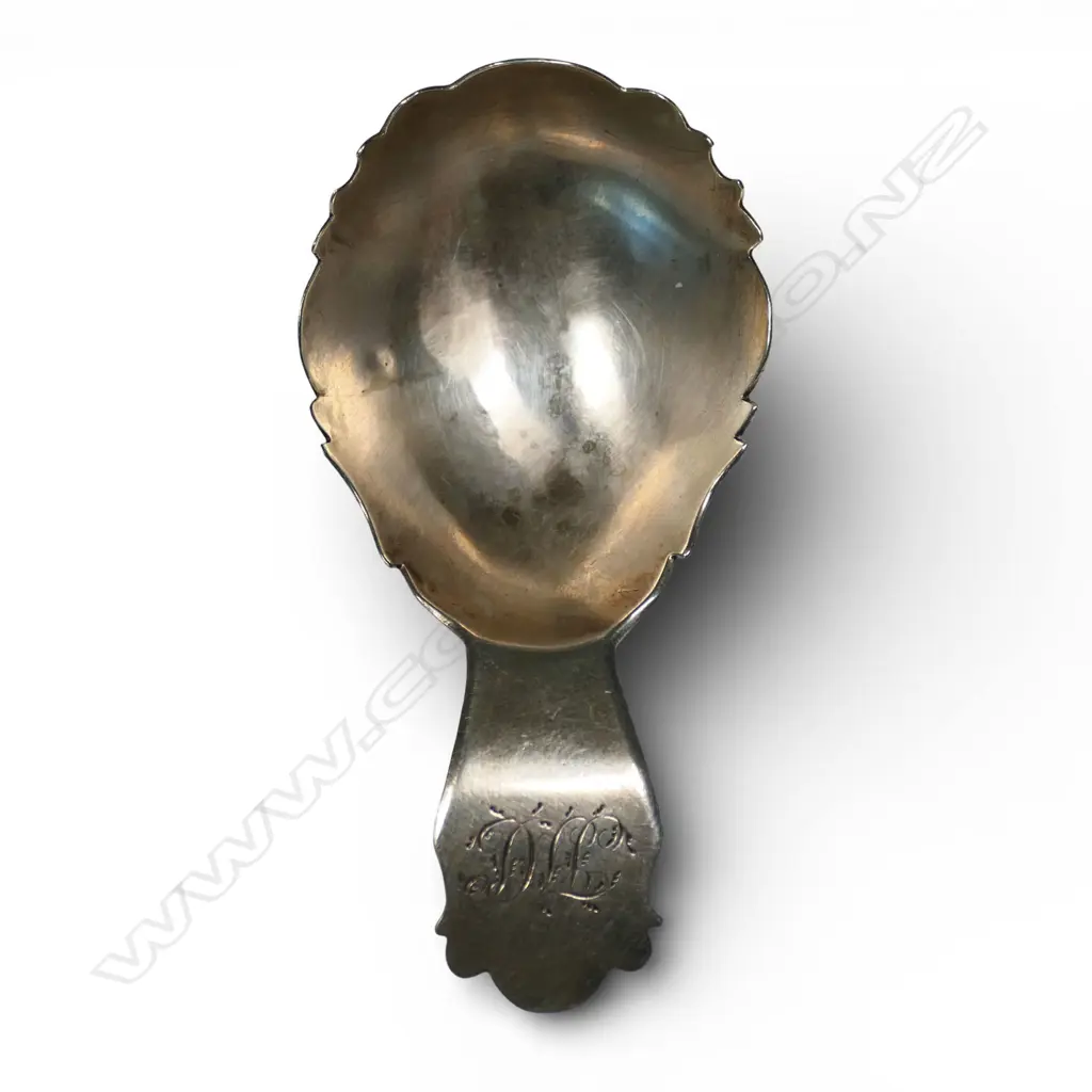 A George III silver caddy spoon, Image 1++