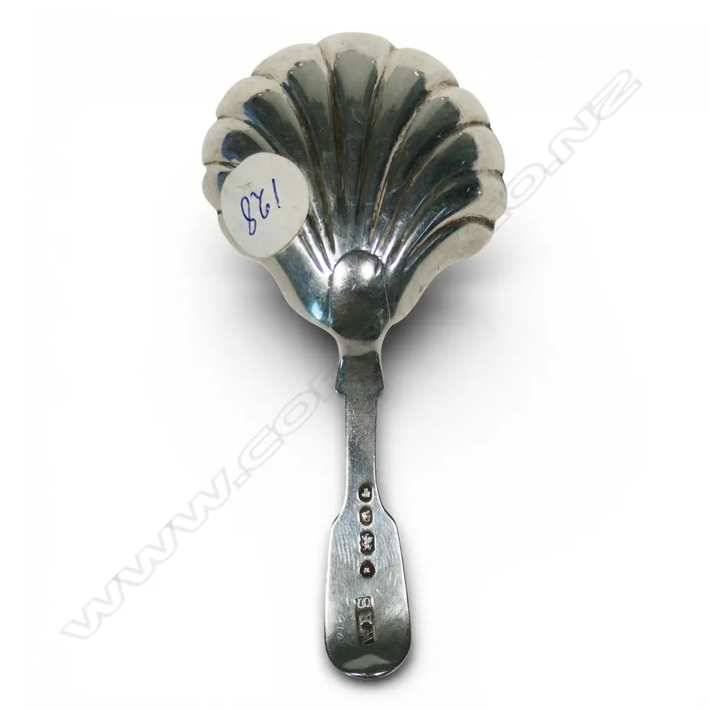 Victorian silver scallop bowled caddy spoon, Image 1++