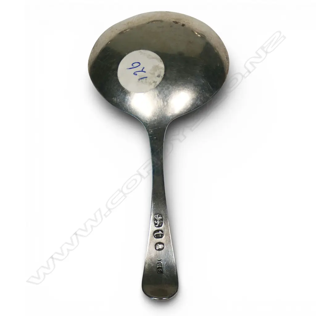 A George III silver finely engraved caddy spoon, Image 1++