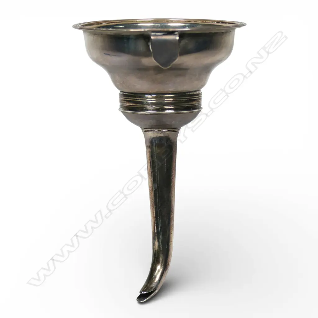 A George III silver crested wine funnel, Image 1++