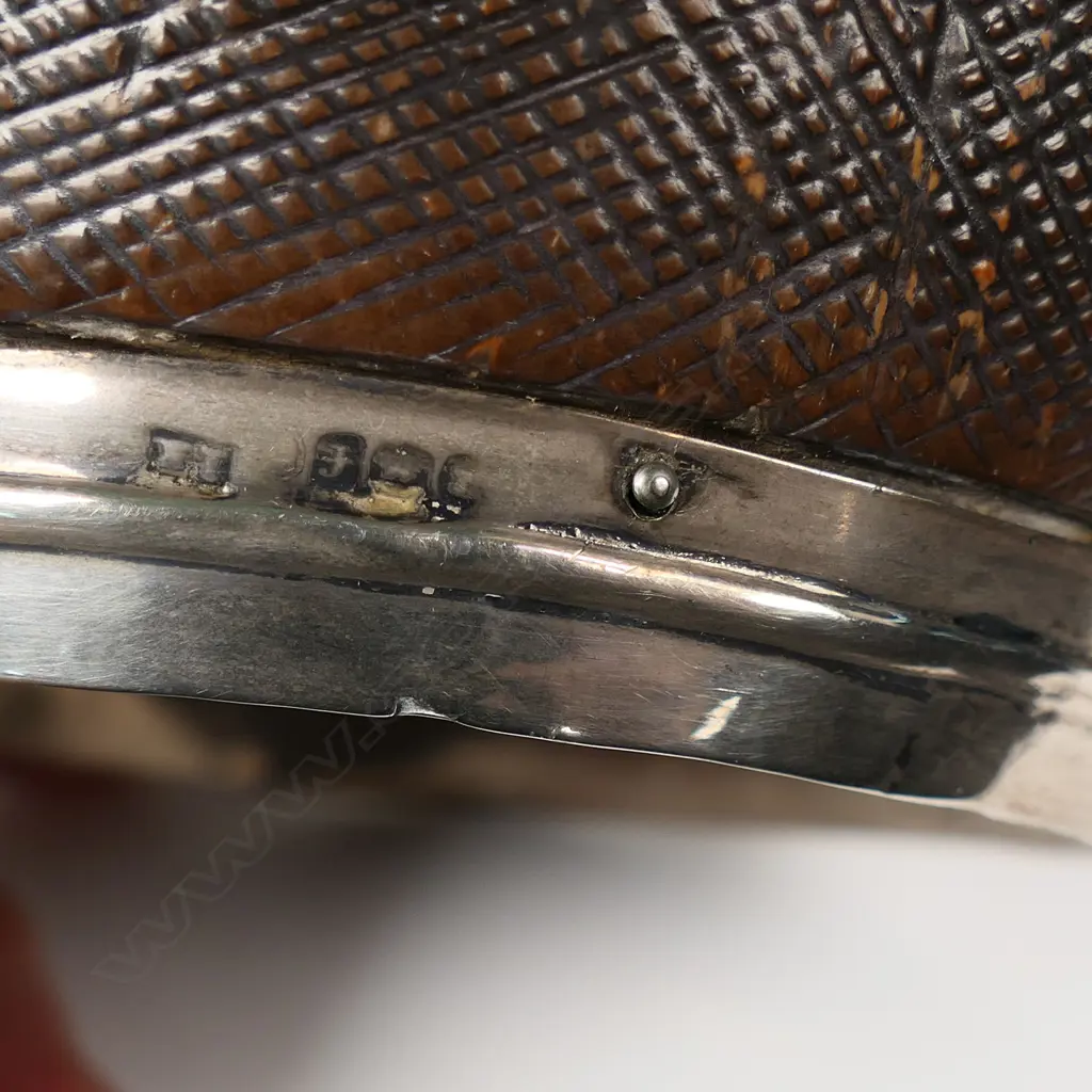 A George IV silver mounted coconut cup, Image 1++