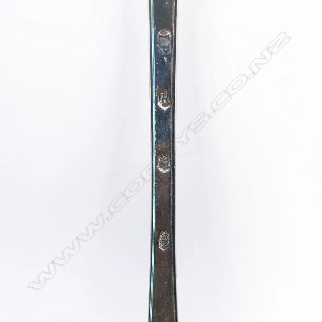 A late George II Irish silver soup ladle, Image 1++