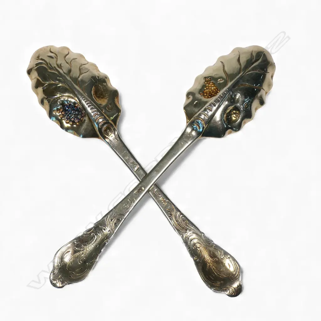 A pair of George I silver berry spoons, Image 1++