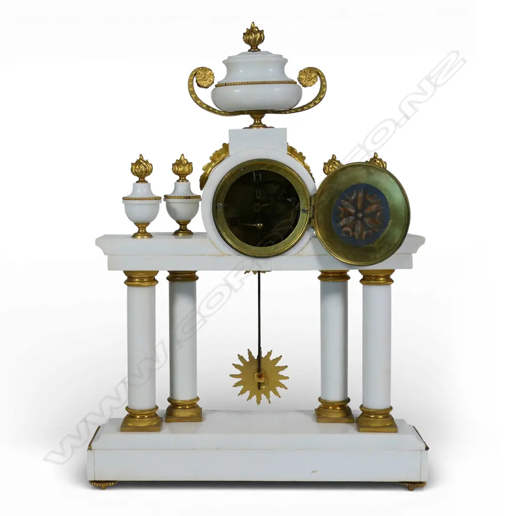 A 19thC French marble and ormolu mantel clock, Image 1++