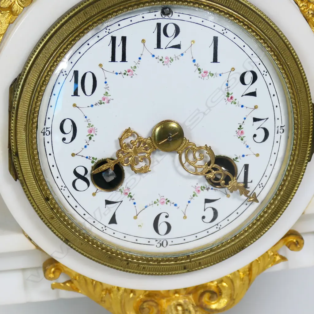 A 19thC French marble and ormolu mantel clock, Image 1++