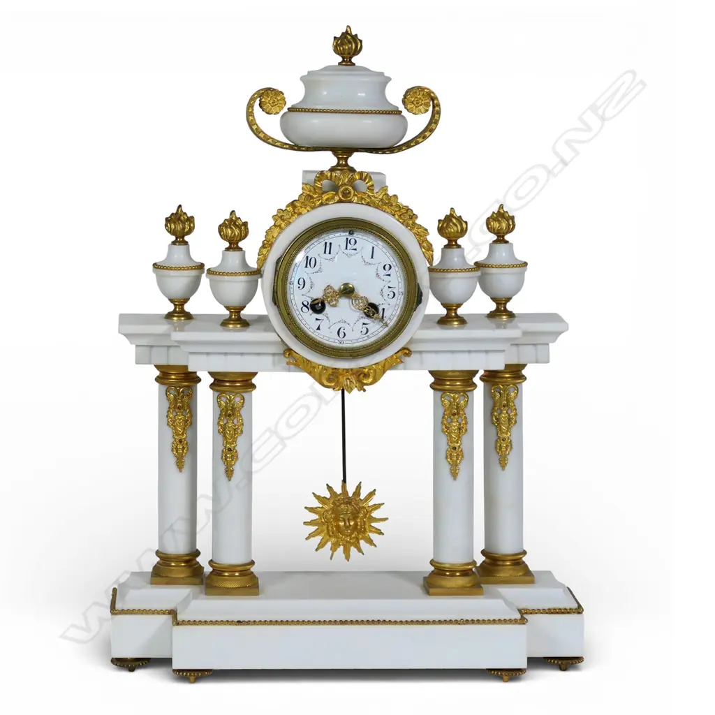 A 19thC French marble and ormolu mantel clock, Image 1++