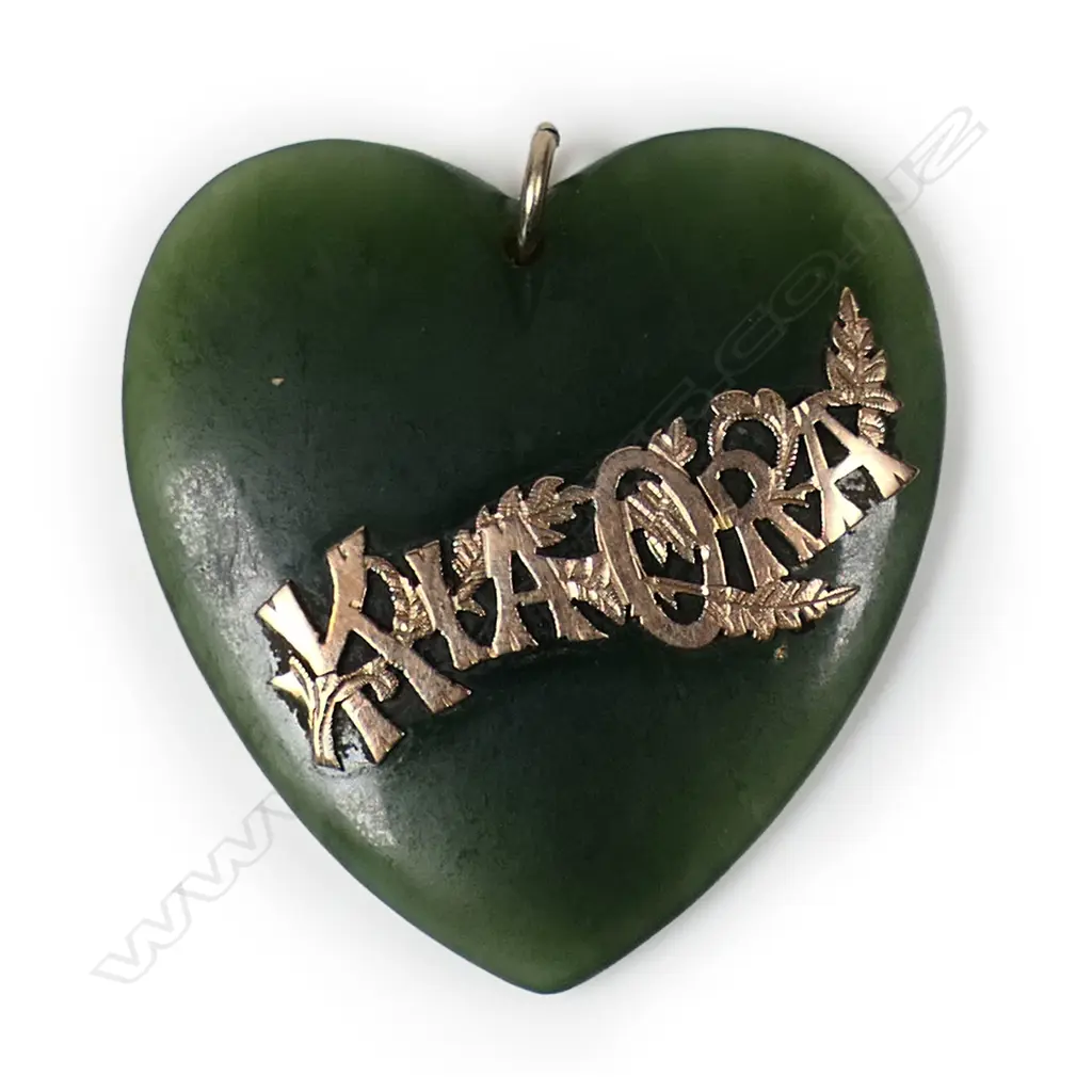 An early 20thC pounamu heart with 9ct gold 'Kia Ora', Image 1++