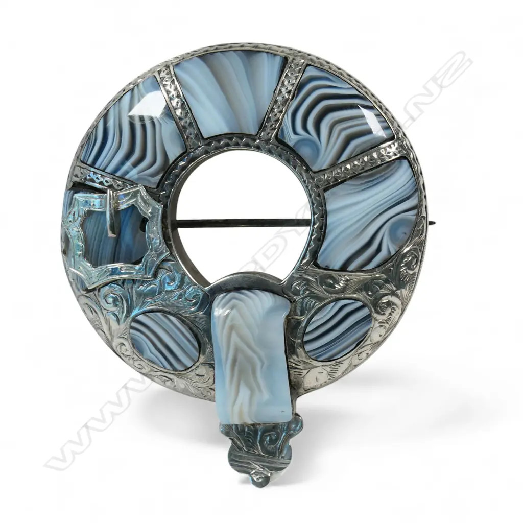 A late Victorian Scottish silver and Montrose agate brooch, Image 1++