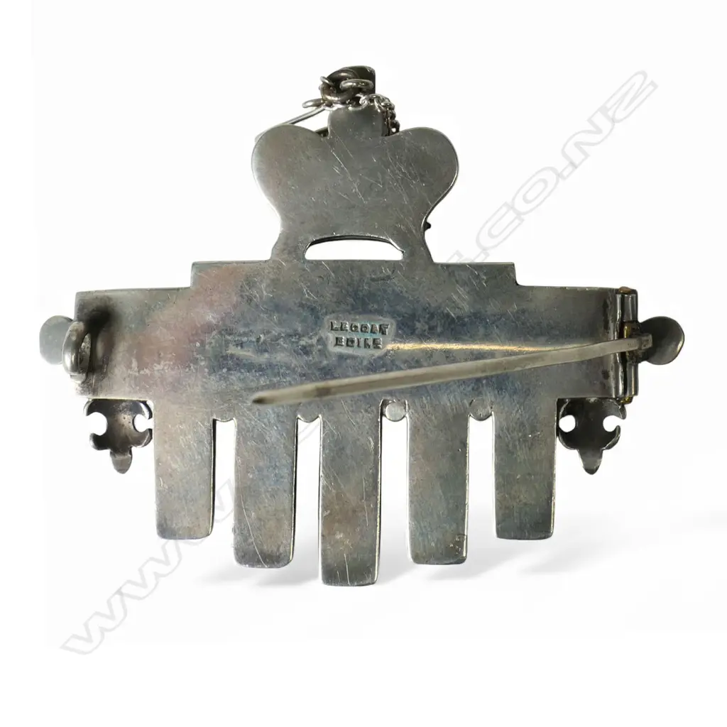 An unusual late Victorian Scottish silver and agate brooch, Image 1++