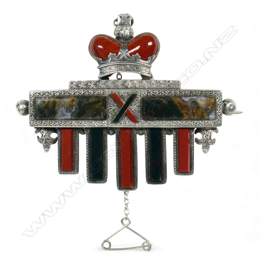An unusual late Victorian Scottish silver and agate brooch, Image 1++