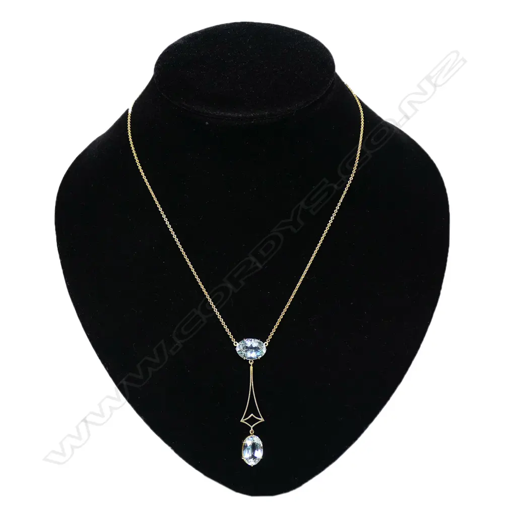 An elegant Edwardian 9ct gold and aquamarine pendant necklace, Image 1++