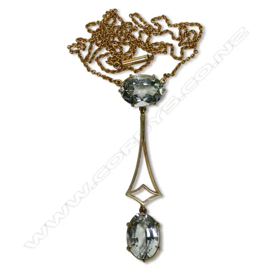 An elegant Edwardian 9ct gold and aquamarine pendant necklace,