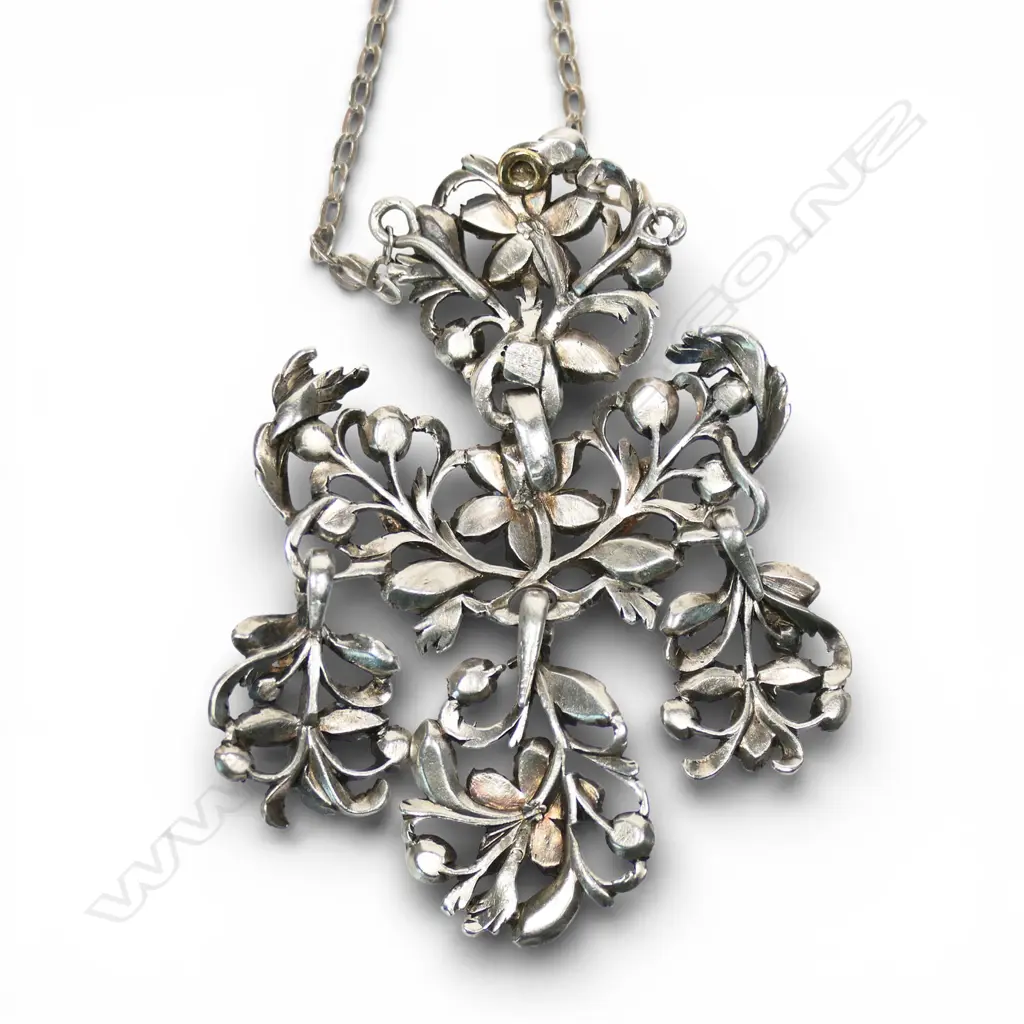 A 19thC silver and old mine cut diamond pendant necklace, Image 1++